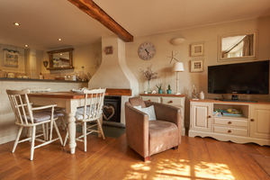 dining area- click for photo gallery